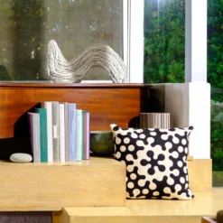 Dusen Dusen Pillow, Atom