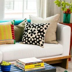 Dusen Dusen Pillow, Atom