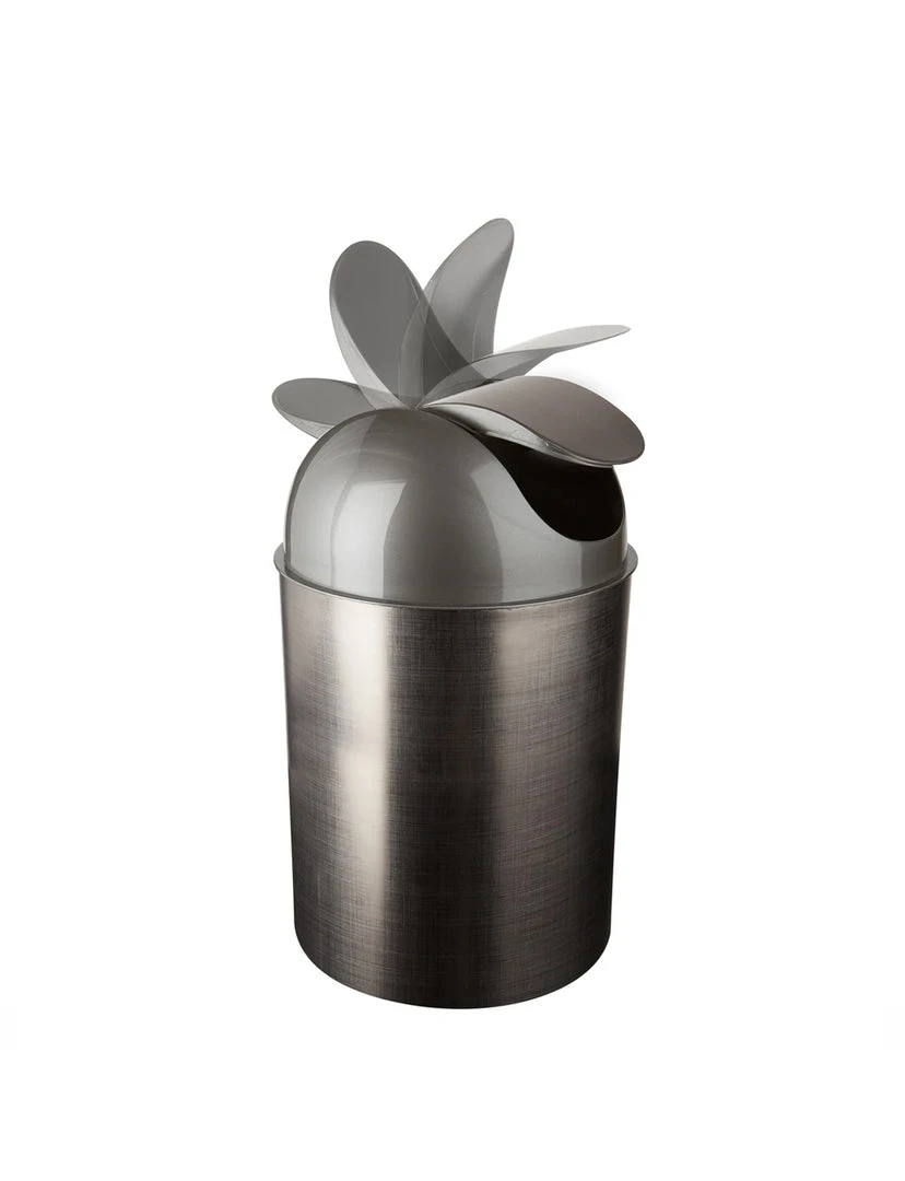 Umbra DECOR Mezzo Trash Can 3 Umbra DECOR Mezzo Trash Can