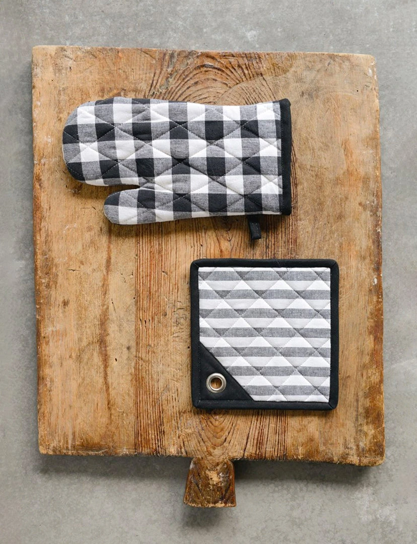 Creative Co-op Black Cotton Gingham Hot Mitt KITCHEN 2 Creative Co-op Black Cotton Gingham Hot Mitt KITCHEN